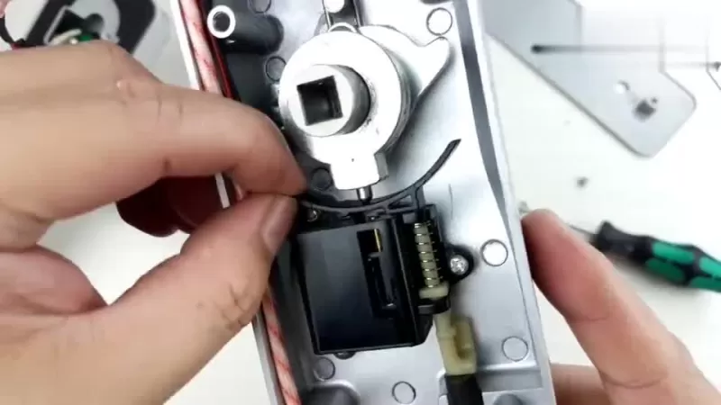 巧妙的机械手指，深度拆解SwitchBot智能锁的工作原理-switch游戏下载社区